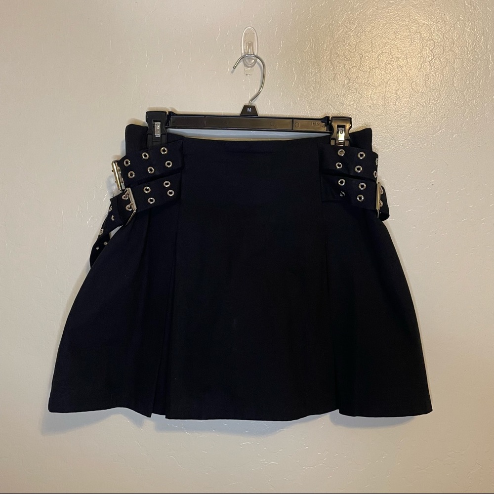 Ragged Priest restrain buckle mini skirt